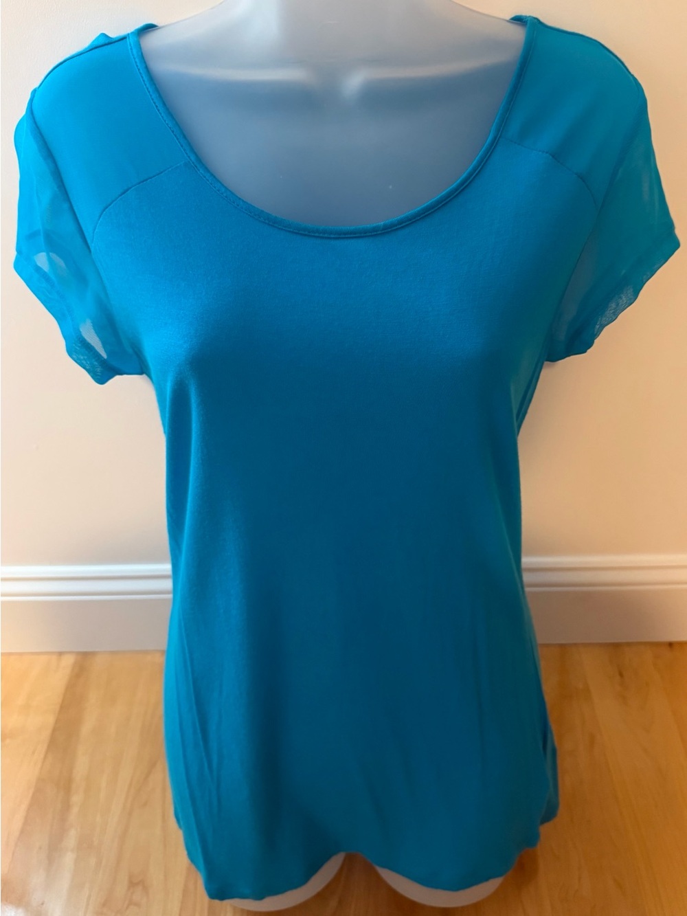 Women’s Scoop Neck INC Short Sleeve Top with Sheer Sleeves NWOT